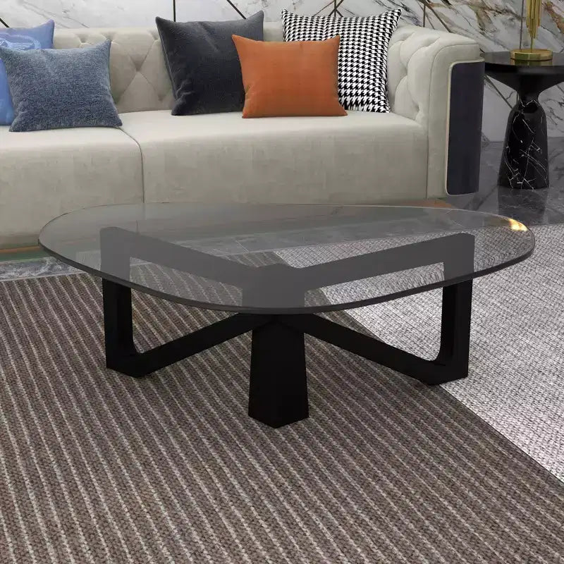 Table basse LeisureMod Imperial Collection en verre triangulaire avec piètement en frêne brillant pour la maison, le salon, le bureau