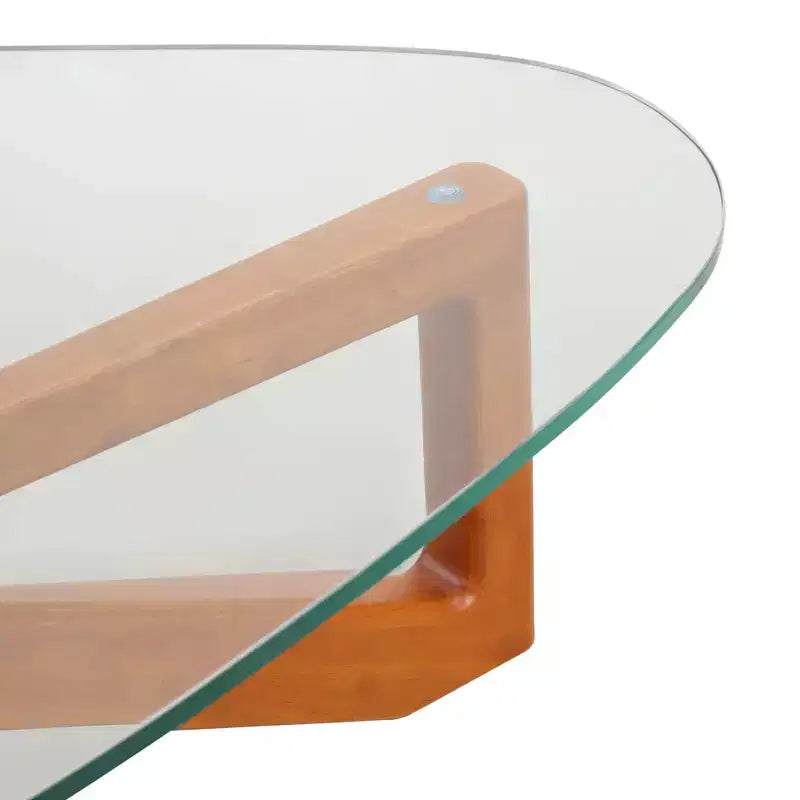 Table basse LeisureMod Imperial Collection en verre triangulaire avec piètement en frêne brillant pour la maison, le salon, le bureau