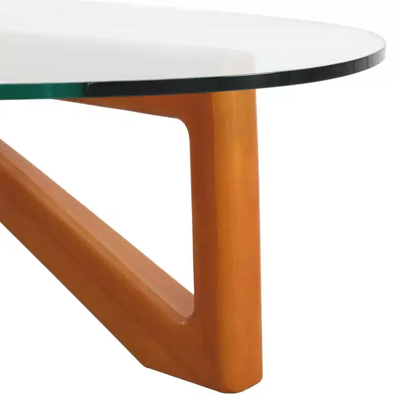 Table basse LeisureMod Imperial Collection en verre triangulaire avec piètement en frêne brillant pour la maison, le salon, le bureau