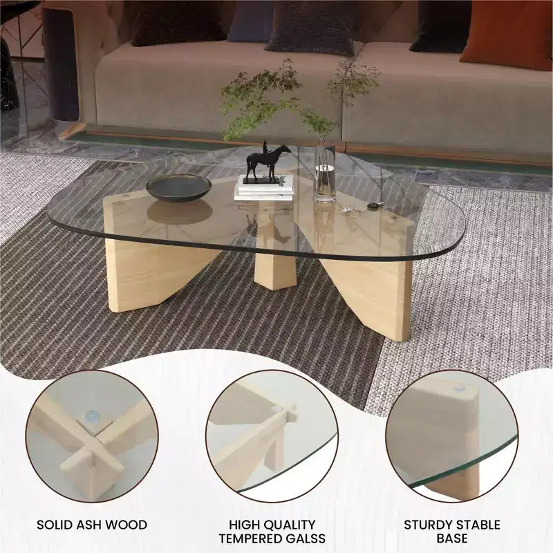 Table basse LeisureMod Imperial Collection en verre triangulaire avec piètement en frêne brillant pour la maison, le salon, le bureau