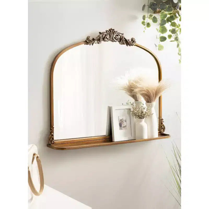 Miroir mural cintrée traditionnel Arendahl avec tablette, 33x26, par Kate & Laurel All Things Decor