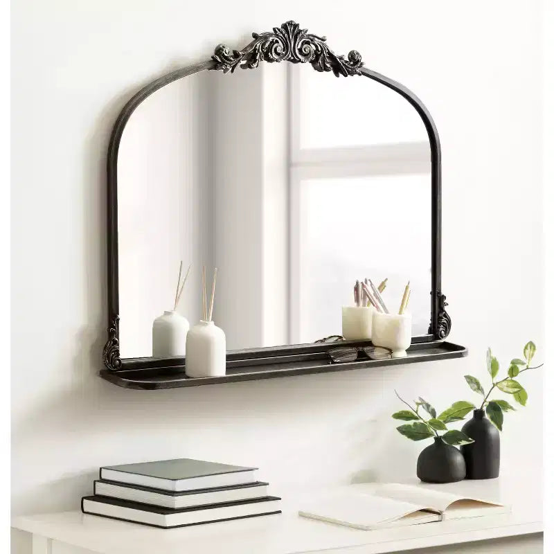 Miroir mural cintrée traditionnel Arendahl avec tablette, 33x26, par Kate & Laurel All Things Decor