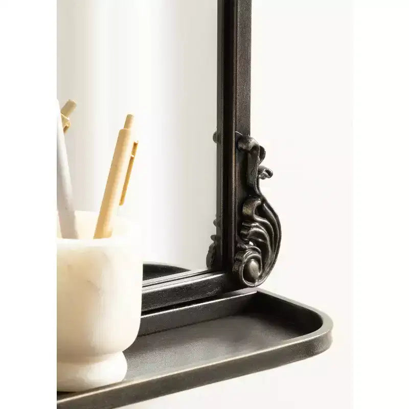Miroir mural cintrée traditionnel Arendahl avec tablette, 33x26, par Kate & Laurel All Things Decor