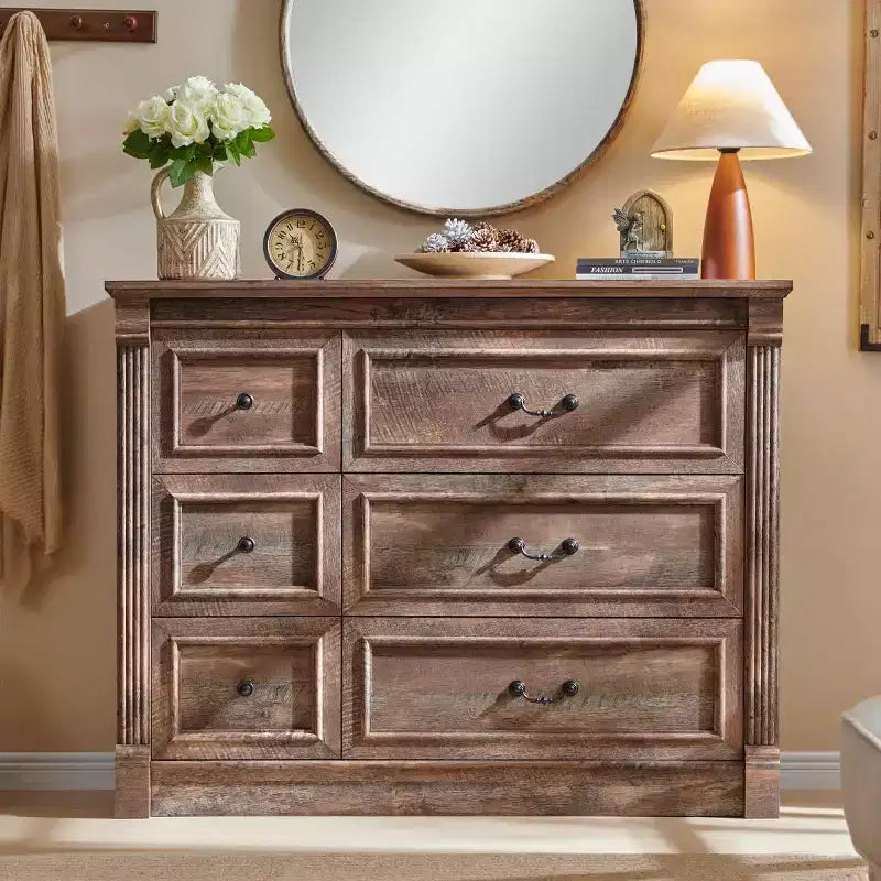 Commode Sincido 6 tiroirs pour chambre à coucher, commode de style ferme de 122 cm de large avec colonne romaine
