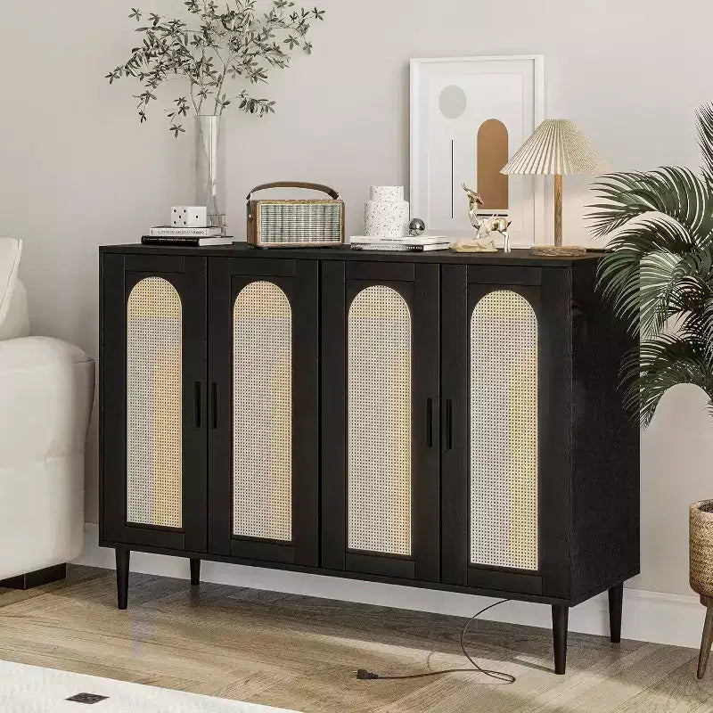Meuble de buffet, armoire de rangement d'appoint à 4 portes en rotin avec étagères réglables pour le salon